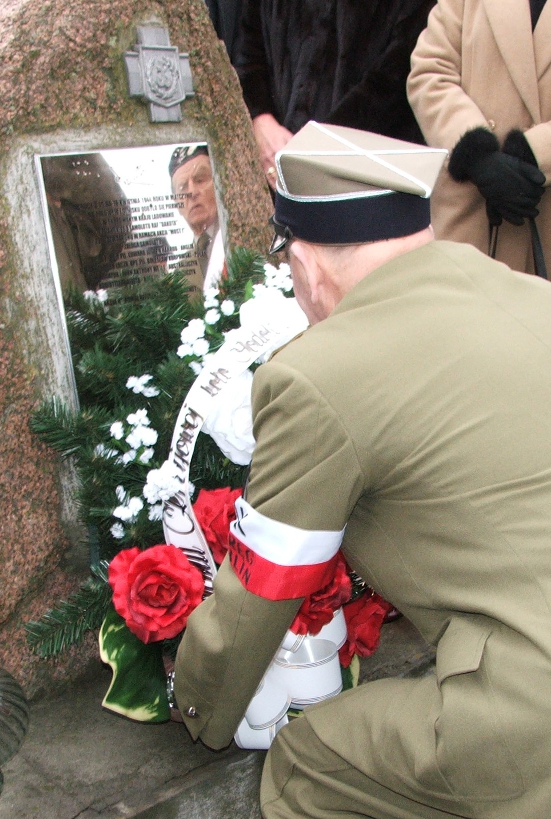 april08wreath1.jpg